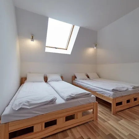 Sleboda Πανσιόν Zab