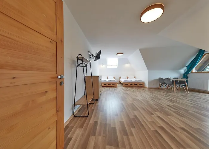 Sleboda Πανσιόν Zab